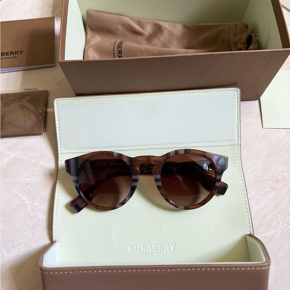 NWT Authentic Burberry Brown Sunglasses